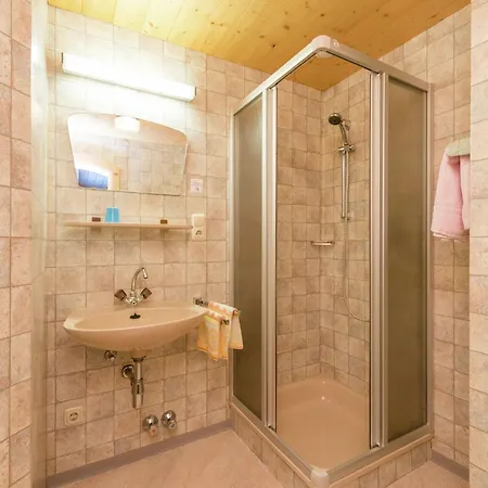 Cozy Apartment In Wald K Nigsleiten