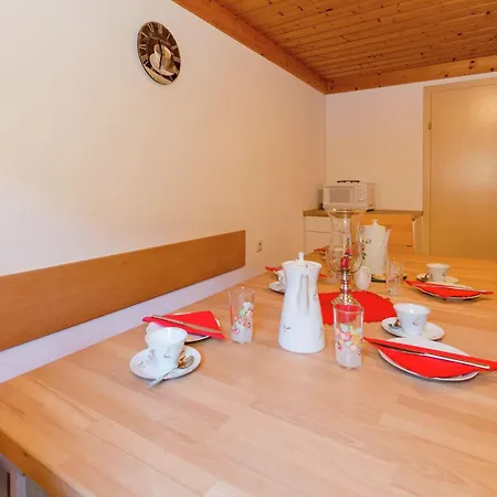 Cozy Apartment In Wald K Nigsleiten