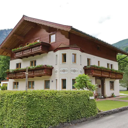 Cozy Apartment In Wald K Nigsleiten